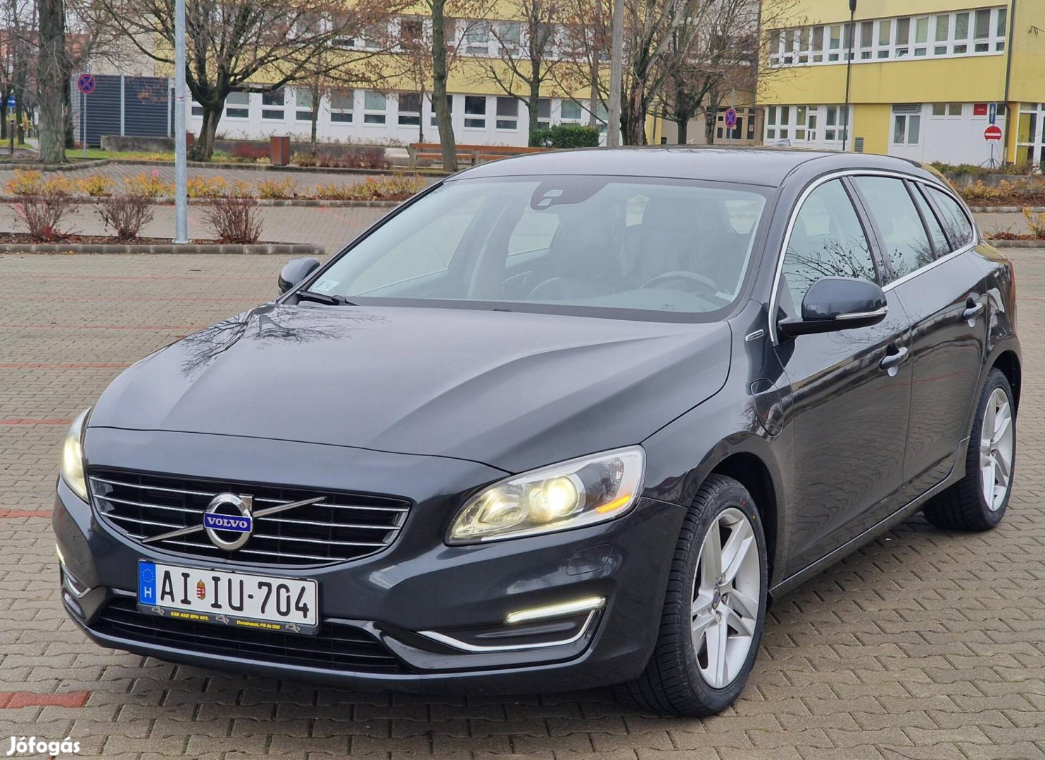 Volvo V60 2.4 D [D6] Phev AWD Summum Geartronic